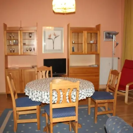 Apartment In Gruenderzeitvilla In Strandnaehe *